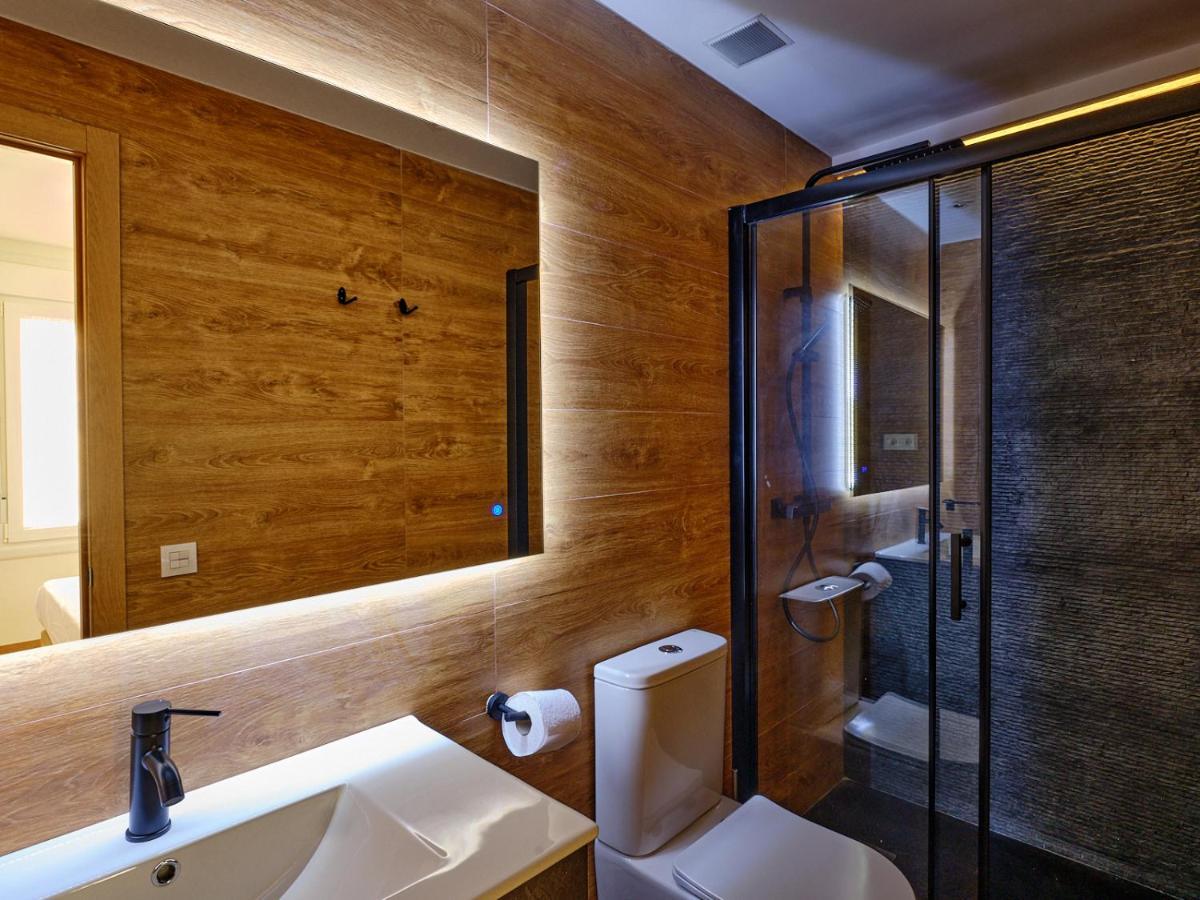 Leo Home- Bright & Centric 3 Bedrooms Apartment With Private Parking Included มาลากา ภายนอก รูปภาพ