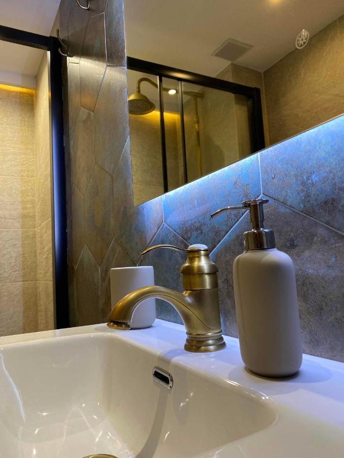 Leo Home- Bright & Centric 3 Bedrooms Apartment With Private Parking Included มาลากา ภายนอก รูปภาพ